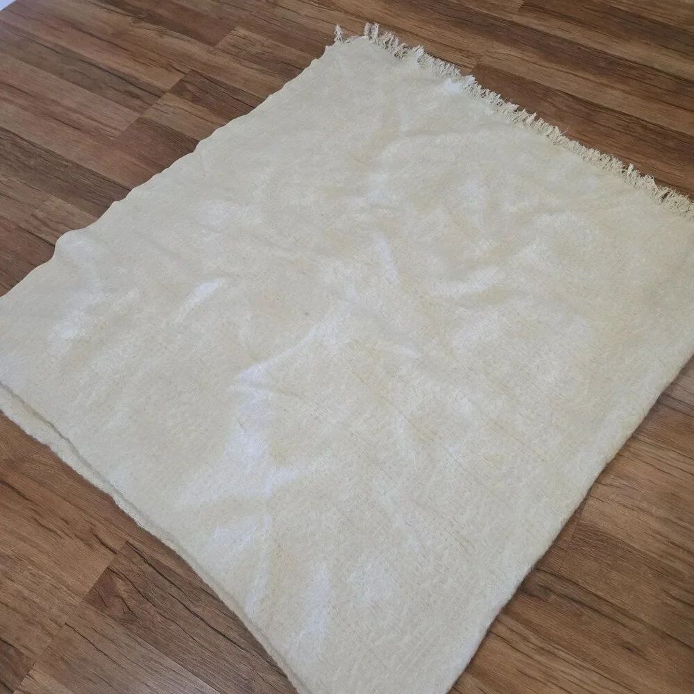 Vintage Wool Cream Textured Bedspread Blanket Fringe Queen 90" x 110"